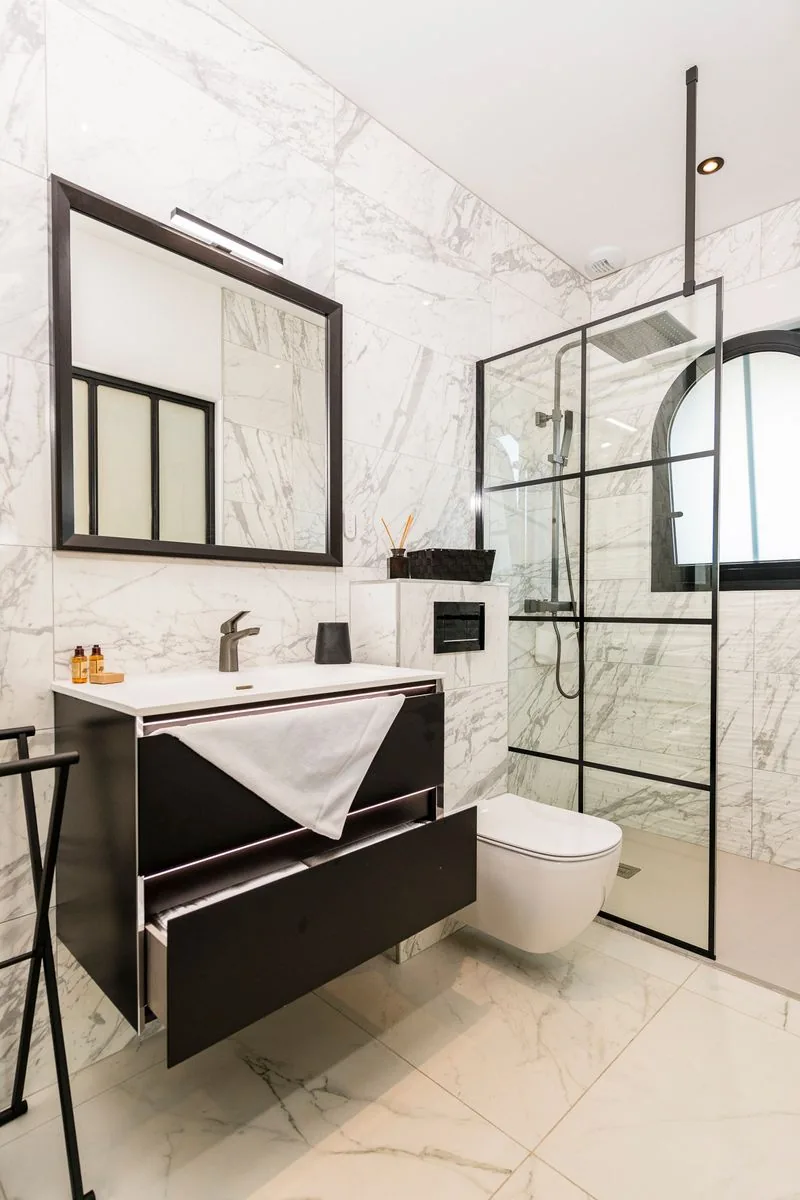Salle d’eau avec douche à l’italienne